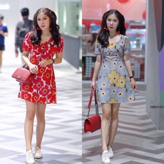 Dress เดรสคอเหลี่ยมแขนสั้น  กระดุมหน้า  พิมลายดอกไม้  ข้างเอวเย็บสายผูกโบว์