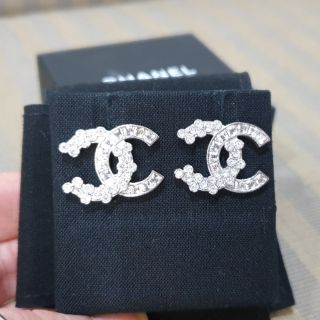 Chanel CC earings 2 cm like new