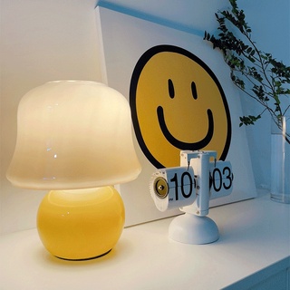 โคมไฟตั้งโต๊ะเห็ดครีมฝรั่งเศส โคมไฟโรแมนติก ฝีมือ French cream mushroom table lamp Romantic bedroom โคมไฟน่ารัก