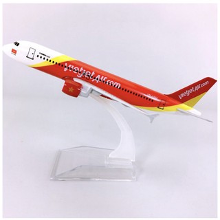 โมเดลเครื่องบิน โดยสาร Aircraft Model สายการบิน เวียตเจ็ท Vietjet ตัวเครื่องบินทำจากเหล็ก พร้อมฐานพลาสติก