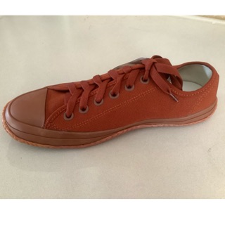 รองเท้านักเรียนสีน้ำตาล Stomper (39-43)