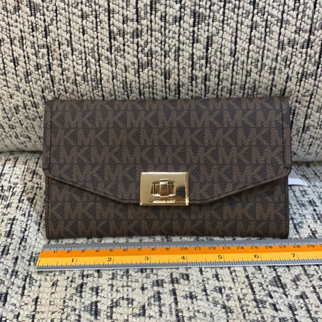 กระเป๋าสตาง3พับยาว MKมีหนึ่ง <168$>หนังซาฟิโน่ ด้านในหนังสีเหลือง