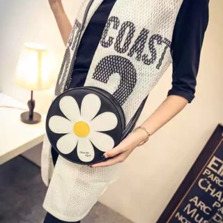 Flowers bag กระเป๋าสะพายข้างลายดอกไม้