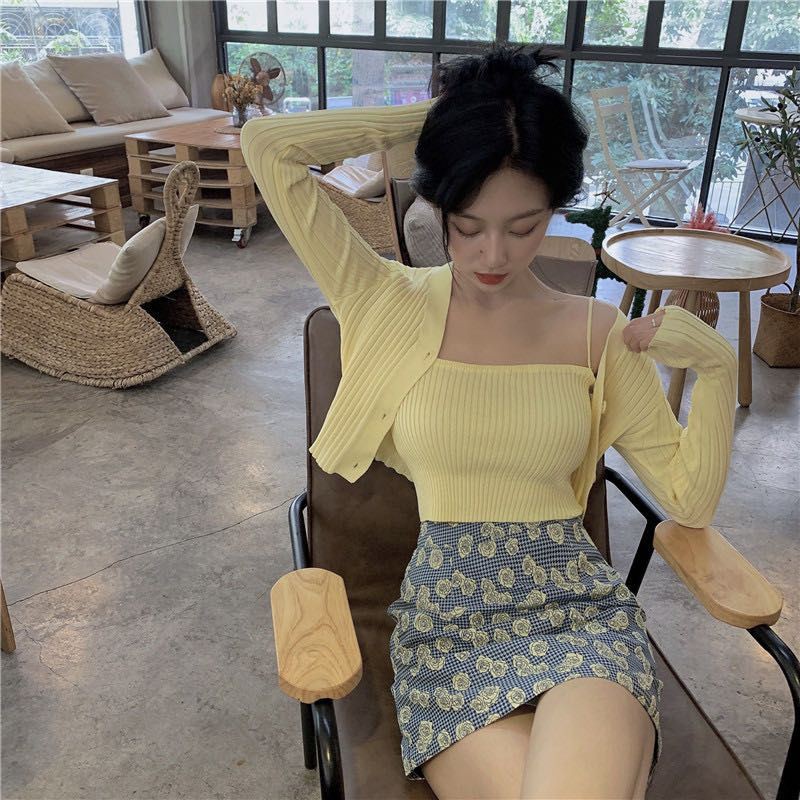 Vogue? พร้อมส่ง?เสื้อไหมพรม 2 ชิ้น ร่องใหญ่ เสื้อคลุม+สายเดี่ยว อันยองมาก?? ( 7195-2 )