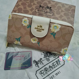 กระเป๋าตังค์ Coach ใบยาว พร้อมกล่อง