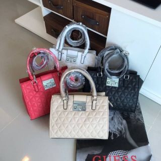 GUESS HANDBAG กระเป๋าถือ กระเป๋าสะพาย 3