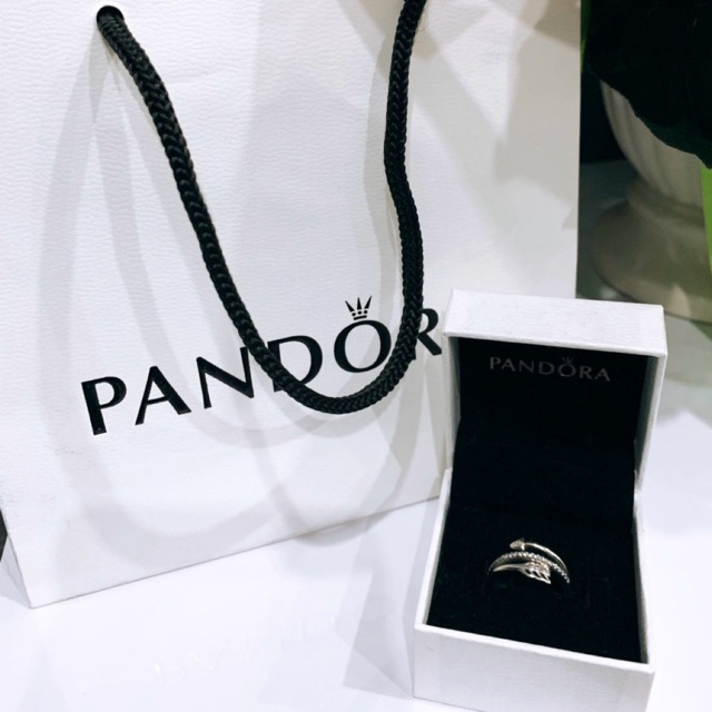 แหวน PANDORA 💍 size 50 แท้แน่นอน พร้อมกล่อง+ถุงกระดาษ+ผ้าเช็ด