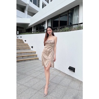 ✨ 𝑁𝑒𝑤 𝐶𝑜𝑙𝑙𝑒𝑐𝑡𝑖𝑜𝑛 ✨ • Davi Midi Dress • เดรสซาติน ผ่าหน้า ตัวนี้ผ้านุ่มมือมาก เดรสตัวนี้ใส่ได้หลายลุคส์ เที่ยวได้