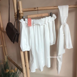 white bow New in😍 เสื้อปาดไหล่จับจีบระบายช่วงขอบ