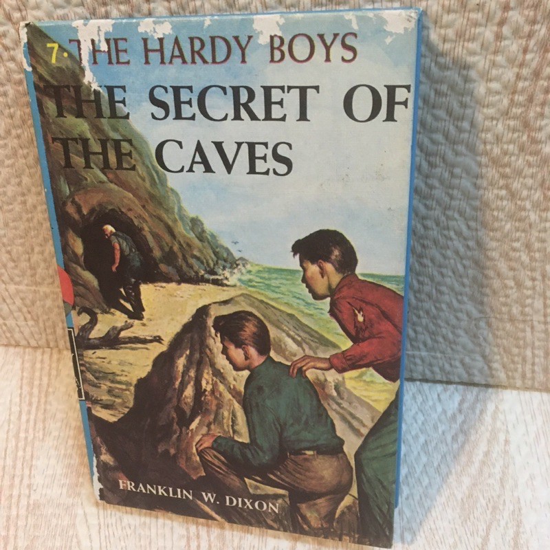 THE SECRET Of THE CAVES ปกแข็งเล่มหนา-aj5/1