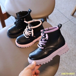 มีสินค้าในสต๊อก#⌛☘️Girls Martin boots 2022 รองเท้าบูทสั้นใหม่เด็กชายและเด็กหญิงรองเท้านักเรียนขนาดเล็กรองเท้าหนังสไตล์อั