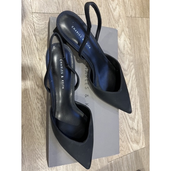 รองเท้า charles & keith ส้นสูงแท้100%