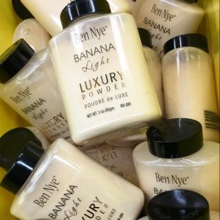 - พร้อมส่ง - แป้งฝุ่น Ben Nye New Banana Light Luxury Powder ขนาด 85 กรัม/3 oz.