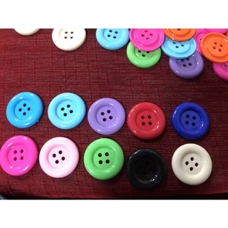 กระดุมกลม 3.5 ซม คละสี 10 ชิ้น 15 บาท