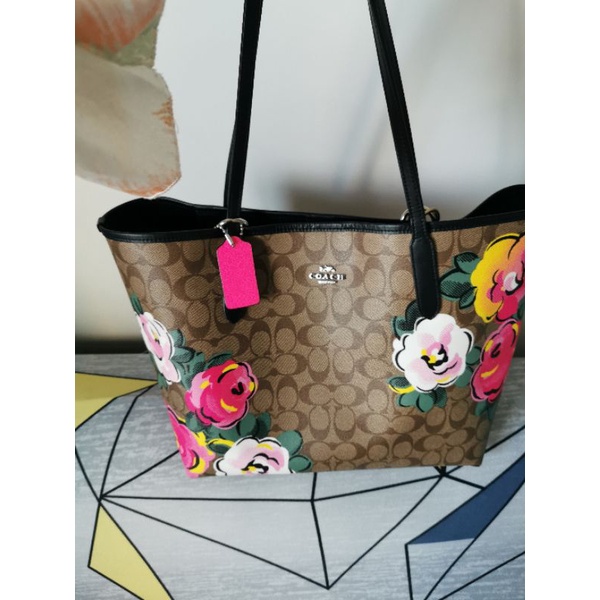 Coach tote ลิมิเตด ลายดอกกุหลาบ 17" used like new ไม่มีตำหนิ