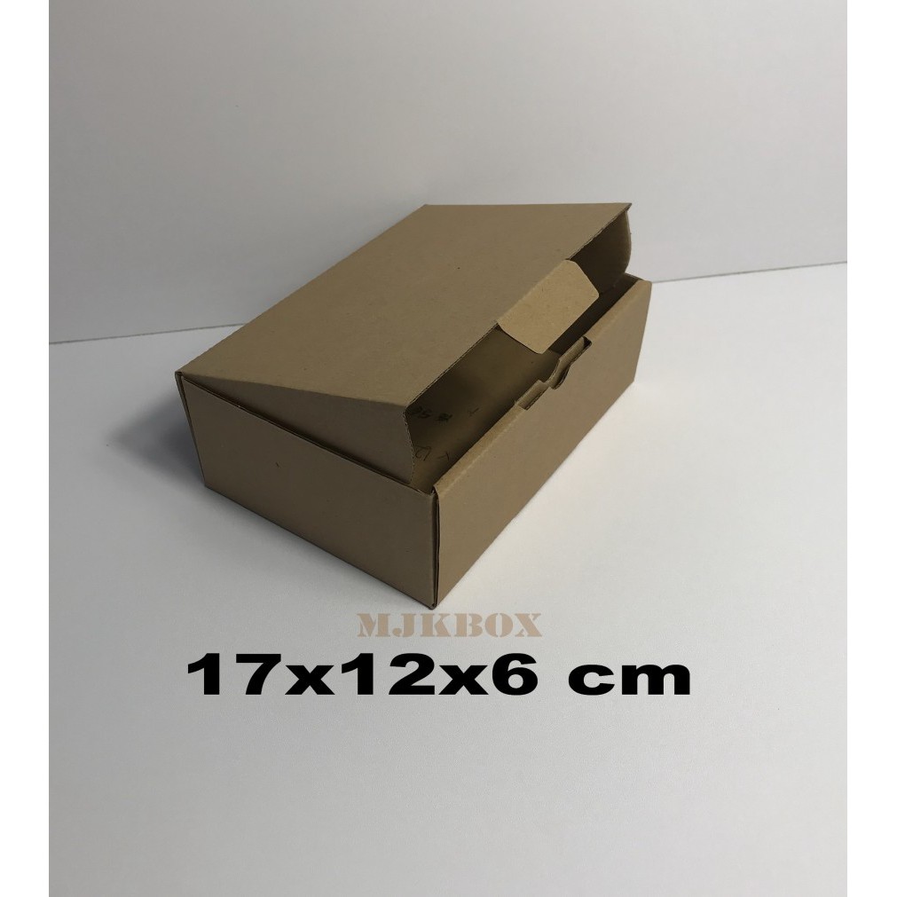 กระดาษแข็ง / กล่อง UK. 17x12x6 ซม. .......โมเดลกระดาษแข็งพิซซ่า