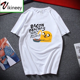 Tee เสือยืดผู้ชาย เสื้อยืดแขนสั้น ผ้าฝ้าย พิมพ์ลายแพนเค้ก adventure time jake and finn Bacon สีขาว