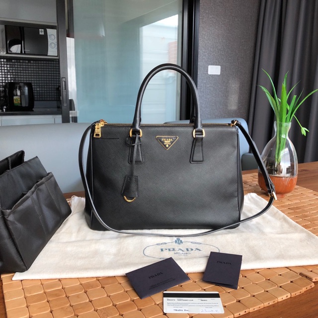 prada saffiano size 33