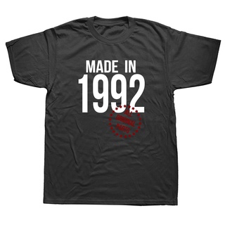 [COD]เสื้อยืดแขนสั้น ผ้าฝ้าย พิมพ์ลายกราฟฟิค Made In 1992 เหมาะกับของขวัญวันเกิด สไตล์สตรีท สําหรับผู้ชายS-5XL