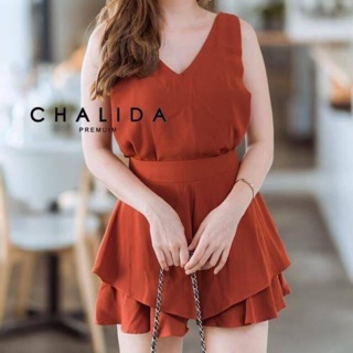 ชุดเซ็ตสีพื้นเสื้อกลามสายเดี่ยวด้านหลัง จับคู่กับกระโปรงกางเกงทรงสวย