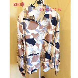 เสื้อเชิ้ต เสื้อเชิ้ตแขนยาวซาติน ลายกราฟฟิค 250฿