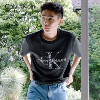 เสื้อยืดสีขาวCalvin Klein เสื้อยืดผู้ชาย เสื้อผู้ชาย เสื้อยืดแขนสั้นชายรุ่น J318723 BEH สีดำ