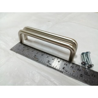 มือจับเหล็กสีทองบรอนด์ หลักรู 10 ซม. ยาวรวม10.5ซม. แถมสกรู