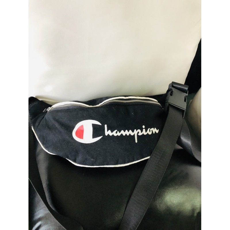 กระเป๋าคาดอก champion