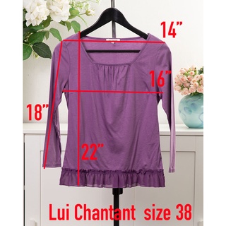 เสื้อยืดมือสอง Lui Chantant  แขนยาว คอสี่เหลี่ยมผ้าคอตตอนสีม่วง แต่งระบายชีฟอง ผ้าดีมาก ทรงสวยๆ น่ารักๆ ไซ้ส์38  สภาพดี