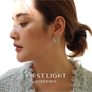 First Light Morning : Crystal Wreath Earrings  ต่างหูประดับคริสตัล ต่างหูแป้น