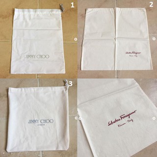 ถุงผ้า สีขาว Ferragamo และ JIMMY CHOO ของแท้ สามารถช่วยป้องกันของข้างใน ใส่กระเป๋าได้สบาย ช่วยถนอมกระเป๋า ให้ใช้ยาวนาน