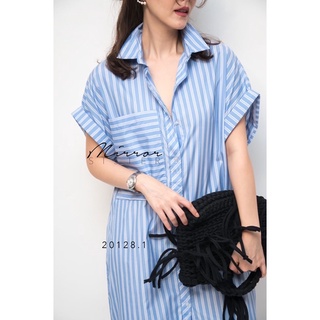 NoVeM STRipe DReSS•• เดรสเชิ้ตคอปกลายริ้วทางลง มีกระเป๋าที่หน้าอกด้านขวาลายขวางแนวนอน แขนสั้นพับเบิ้ลเก๋ๆ