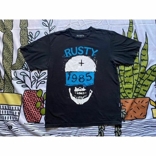 เสื้อยืดผ้าฝ้ายพิมพ์ลายขายดี เสื้อยืด ผ้าฝ้าย พรีเมี่ยม Rusty 1985 แฟชั่นสําหรับผู้ชาย