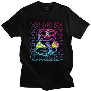 เสื้อยืดคอกลมเสื้อยืดแขนสั้น ผ้าฝ้าย 100% พิมพ์ลายภาพยนตร์ Cobra Kai 80S สําหรับผู้ชายS-5XL