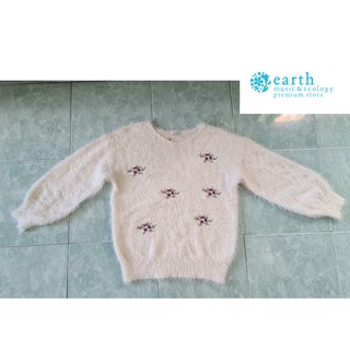 เสื้อสเวตเตอร์ขนปุย ขนนุ่ม ขนฟรุ้งฟริ้ง สีครีม earth music &amp; ecology