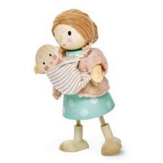 ตุ๊กตาไม้พร้อมเบบี้ตัวน้อย Mrs Goodwood and the Baby จากแบรนด์ Tender Leaf Toys