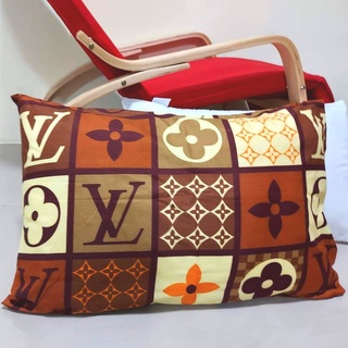 ปลอกหมอนใบใหญ่ ลายหลุยส์สีน้ำตาล (รับปลอกหมอน1ใบ)ขนาดมาตรฐาน 19× 29" ผ้าCotton สีไม่ตก คุ้มค่าคุ้มราคา