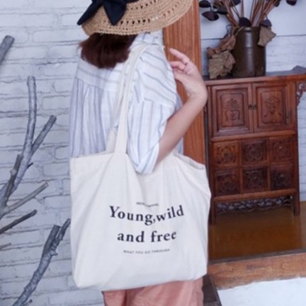 กระเป๋าผ้า Young, wild and free