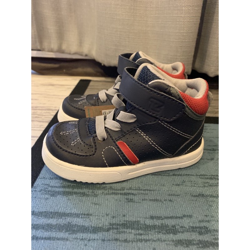 รองเท้าผ้าใบเด็ก Oshkosh us6 / uk5 / eur23 ของใหม่ป้ายห้อย วัดด้านใน 14-15 cm