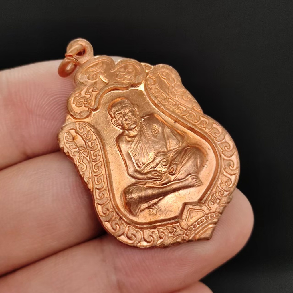 เหรียญเสมาหลวงปู่หมุน วัดบ้านจาน เนื้อทองแดง รุ่น 106 ปี เป็นเหรียญที่หลวงพ่อเมตตาปลุกเสก