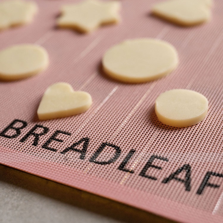Breadleaf/Forbake แผ่นรองอบ ขนมปัง คุกกี้  สีชมพู ขนาด 30x40 cm แบบตาข่ายมีรูระบาย