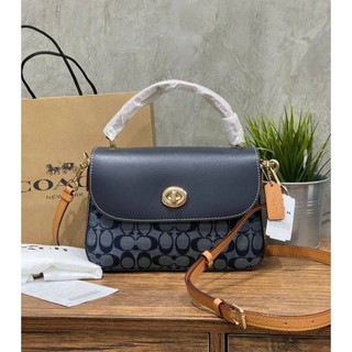 🎊💖🌇🚜@2,010.-📍(ลดพิเศษ 7 %) 💯 🛒🛒Big Discount 2022🛒🛒Coach Marlie Top Handle Satchel In Signature Chambray