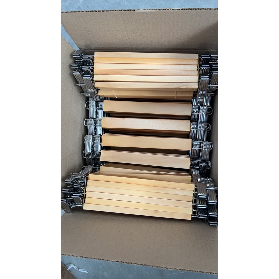 HappyThai ไม้แขวนไม้มีหนีบเหล็ก (12 ชิ้น) ไม้แขวนกางเกง ไม้แขวนกระโปง32cm Y-02 - รูปที่ 4