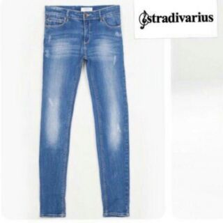 Stradivarius Jeans 
กางเกงยีนส์ทรงสกินนี่  งานแท้󾭻% 󾓐