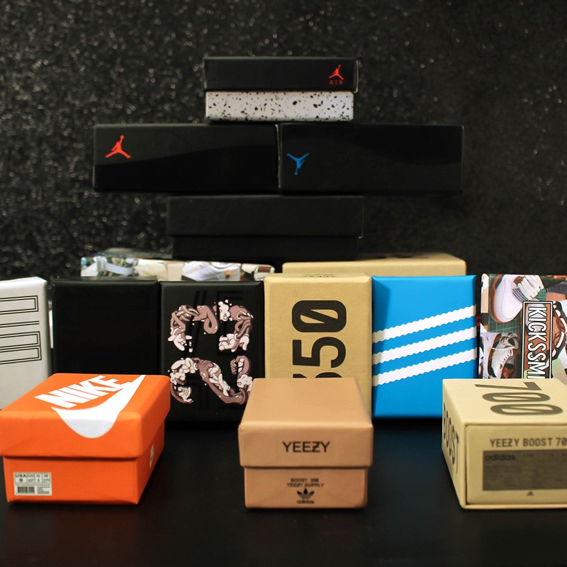 3D AJ1- AJ13 Jumper man Toy Web Celebrity Product Stereoscopic Mini Model Key Chain Matching Cardboard Shoes Box bag And Handbag Paper Material