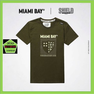 Miami Bay เสื้อคอกลม ชาย รุ่น Shield สีเขียวขี้ม้า