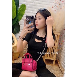 เสื้อไหมพรมกระดุมเว้าคอ