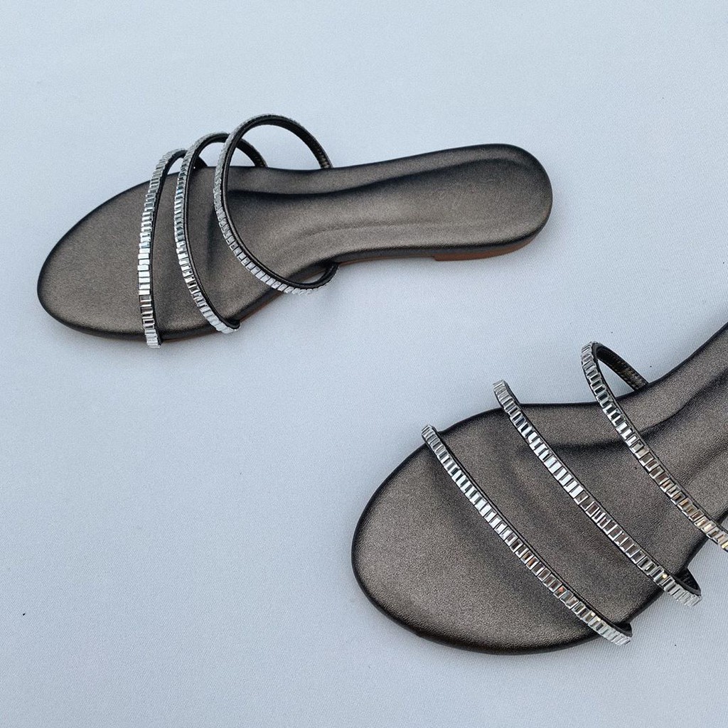 KaleOfficial รองเท้าแตะคาดเพชร รุ่น Basic สี Charcoal