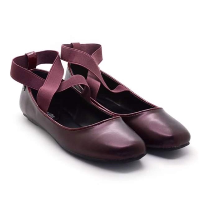 Bata รองเท้าทรงคล้ายรองเท้าบัลเล่ ซื้อมาใส่ไปเรียนครั้งเดียว