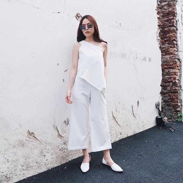 เสื้อผ้าผู้หญิง Janesoraya asymmetric top white lookbook salisa